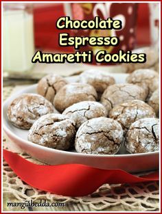 Chocolate Amaretti Cookies, Amaretti Cookies Italian, Cookies Espresso, Valentine's Sweets, Amaretto Cookies, Mangia Bedda, Amaretti Cookie Recipe, Italian Baking, Cookies Italian