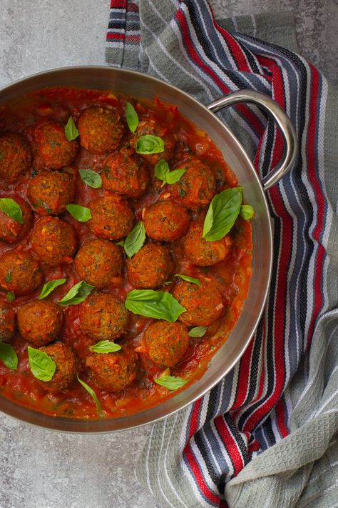 These vegan meatballs are yummy as they are good for you! Made with adzuki beans and lots of love:) Azuki Bean Recipes, Adzuki Bean Recipes, Adzuki Bean Recipe, Bean Meatballs, Metabolic Meals, Yummy Vegetable Recipes, Vegan Pad Thai, Beans Recipes, Adzuki Beans