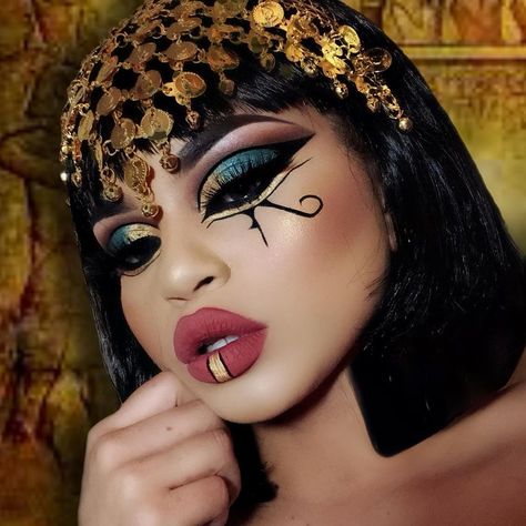 Cleopatra Halloween Makeup, Egypt Makeup, Cleopatra Makeup, Cleopatra Halloween, Halloween Nail Decals, Pumpkin Nail, Egyptian Makeup, Nail Tattoos, Halloweenský Makeup