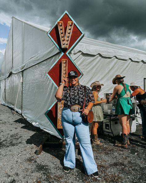 South was indeed rocked🤘🏼 @rockthesouth outfit details: hat- @cattleprodhatco shirt- @bucklebunniesfw belt- @amazon belt buckle- @westernthreadshatco x @mollyscustomsilver jeans- @fashionnova shoes- @heydude purse- @alamosaddles necklace- @nizhonitradersllc rings- @powwowtrading @wildridesilver @nizhonitradersllc @d.j.bax #biggestpartyinthesouth #rts #rockthesouth #rockthesouth2024 Big G, Outfit Details, Country Girls, Belt Buckle, Western Fashion, Belt Buckles, Fashion Nova, Buckle, Purse