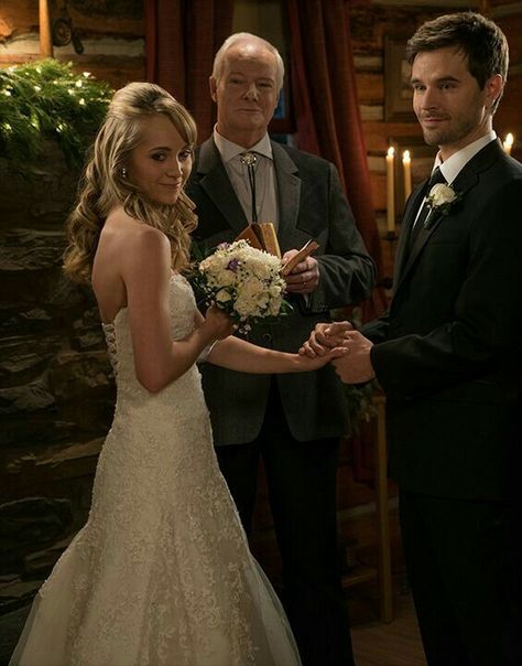 Mr & Mrs Ty Borden Amy Heartland, Heartland Season 8, Heartland Episodes, Amy And Ty, Heartland Characters, Watch Heartland, Heartland Actors, Heartland Cbc, Heartland Quotes