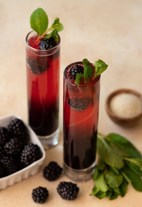 Fresh berries and mint add a fun, fruity twist to a classic champagne cocktail in this simple blackberry mint mimosa recipe. It's light, bubbly, and easy to drink - a go-to for any celebratory breakfast or brunch. Otherwise known as a blackberry bellini, this 4-ingredient cocktail is perfect to add to your weekend rotation! Yummy Summer Cocktails, Best Summer Cocktails, Mint Simple Syrup, Mimosa Recipe, Cocktail Syrups, Homemade Cocktails, Make Simple Syrup, Fresh Fruit Juice, Lemon Poppyseed Muffins