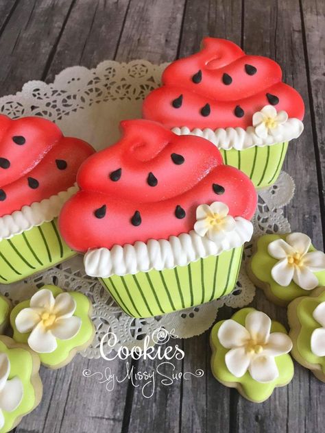 Watermelon Cupcake Cookies Watermelon Sugar Cookies, Summer Sugar Cookies, Watermelon Cookies, Missy Sue, Royal Iced Cookies, Spring Cookies, Summer Cookies, Cookie Tutorials, Sugar Cookie Designs