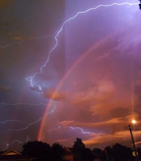 Lightning Photography, Sky Pictures, Fantasy City, Pretty Sky, Nature Aesthetic, Pretty Places, Sky Aesthetic, Aesthetic Photography, Beautiful World