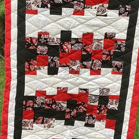 New With Tags. Hand Crafted From All New 100% Cotton Fabrics And Made In A Smoke Free Home. This Gorgeous Quilt Is In My Alaskan Trip Memories Series. It Features Black, Red, White And Tan Prints Of The Tlingit Native American Tribes Accented With Red, White And Black Solids. This Special Fabric Was Found In An Anchorage Quilting Shop Which Is The Only Place I’ve Seen It Please Zoom In The View In Detail. It Reverses To A Solid Red Marble Backing Fabric And Is Quilted In A Diamond Quilting Patte Gingham Quilt, Farmhouse Quilts, Black And White Quilts, Red And White Quilts, Red Marble, Handmade Baby Quilts, Garden Quilt, Tree Quilt, Native American Tribes