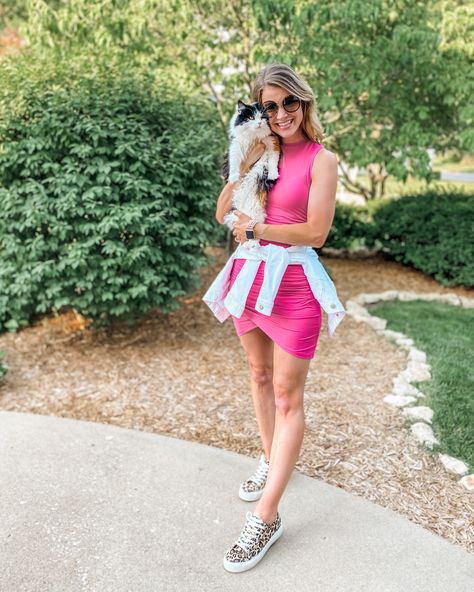 Pink Dress With Sneakers, Dress And Tennis Shoes, Ruched Dress Outfit, Date Night Outfit Hot, Short Hot Pink Dress, T Shirt Dress Outfit, Summer Date Night Outfit, Tennis Shoe Outfits Summer, Hot Pink Mini Dress