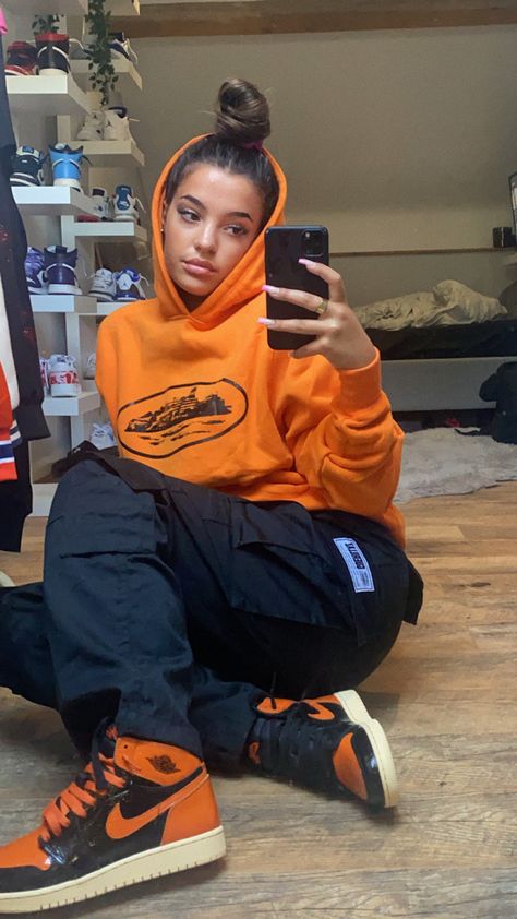 Orange And Black Jordan 1 Outfits, Starfish Jordan 1 Outfit Women, Orange Jordan 1 Outfit, Orange Streetwear Outfit, Shattered Backboard Outfit, Jordan 1 Shattered Backboard Outfit, Orange Shoes Outfit, Orange Outfit Ideas, Dunks Outfit Woman