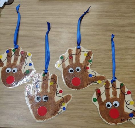 Christmas Crafts For Classroom, Easy Preschool Christmas Crafts, Crafts For Classroom, Crafts For The Classroom, Classroom Christmas Activities, Reindeer Handprint, Prek Crafts, Preschool Christmas Activities, Handprint Christmas