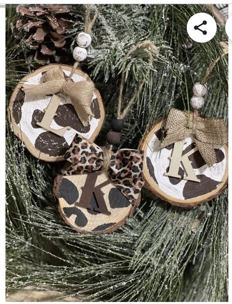 Outside Farmhouse Christmas Decor, Cow Print Ornaments Diy, Cow Print Christmas Decor, Cow Christmas Tree Ideas, Cow Print Christmas Tree, Country Christmas Decorations Diy, Western Christmas Tree Ornaments, Cowhide Crafts, Cow Print Christmas