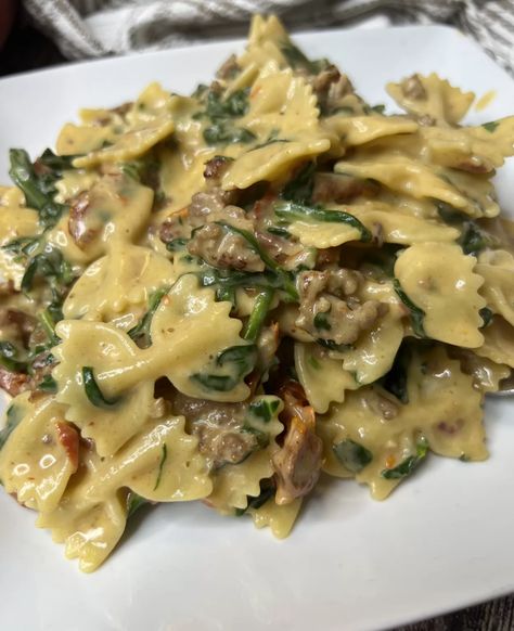 Creamy Bowtie Pasta, Pasta With Italian Sausage, Bow Tie Pasta Recipe, Sausage Spinach Pasta, Beef Pasta Recipes, Sundried Tomato Pasta, Bow Tie Pasta, Italian Sausage Pasta, Weekly Dinner