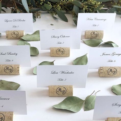 Cork Place Cards, Wine Cork Place Card Holder, Wine Cork Wedding, Cork Wedding, Wedding Diys, Place Card Holders Wedding, Wedding Place Names, Tafel Decor, Rustic Table Decor