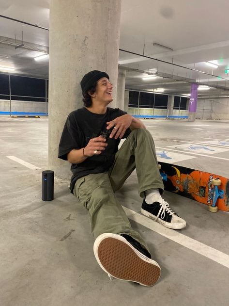 Chill Skater Outfits Men, Mens Clothing Skater Style, Skater Guys Outfits, Skater Wear Men, Guys Skater Outfits, Guys Skater Style, Guy Skater Outfits, Men Style Skater, Men Skater Fashion