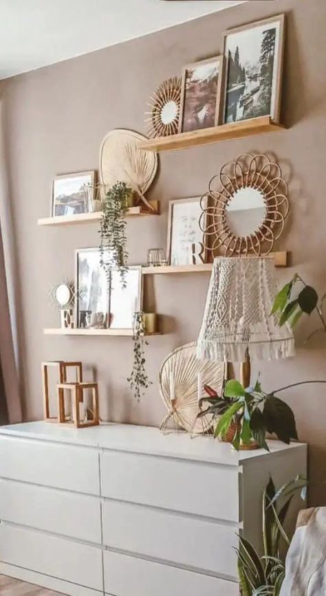 Boho Farmhouse Bedroom Inspirations - Rustic Chic Decor Ideas Modern Bohemian Bedroom Decor Chic, Boho Chic Room Ideas, Boho Makeup Room, Decoration Boheme, Boho Teen Bedroom, Rustic Chic Decor, Boho Living Room Decor, Cozy Room Decor, Boho Room