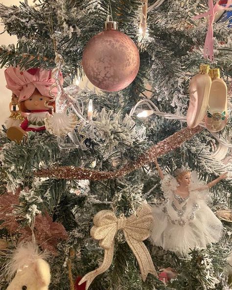 Pink Ballet Christmas Tree, Sugar Plum Christmas Aesthetic, Sugarplum Aesthetic, Sugarplum Fairy Aesthetic, Sugarplum Fairy Christmas, Sugar Plum Fairy Aesthetic, New York It Girl, Sugar Plum Fairy Christmas, Daisy Randone