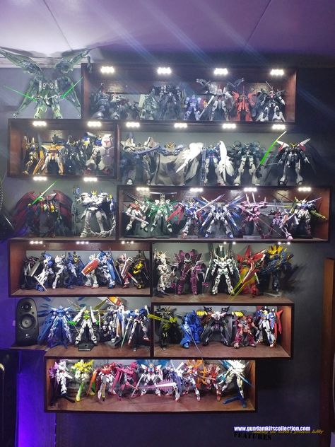 Gundam Display Cabinet Ideas, Gundam Display Cabinet, Gundam Display Ideas, Gunpla Display, Gundam Display, Gunpla Collection, Gundam Pose, Toy Collection Display, Video Game Room Decor