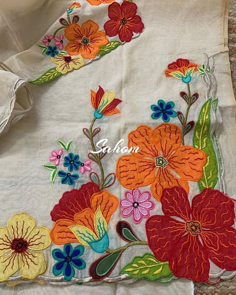 Embroidery Fashion Detail, Embroidery Boutique, Fabric Painting On Clothes, Hand Embroidery Dress, Bead Embroidery Tutorial, Hand Painted Sarees, Hand Work Embroidery, Handwork Embroidery Design, Embroidery Designs Fashion