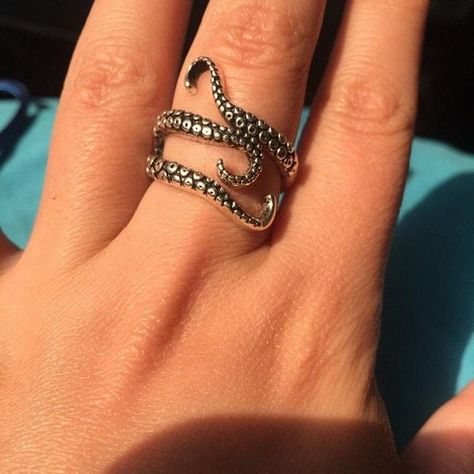 Aesthetic Octopus, Octopus Aesthetic, Tentacle Ring, Tentacles Ring, 6 Fingers, Rings Aesthetic, The Kraken, Detailed Ring, A Nightmare