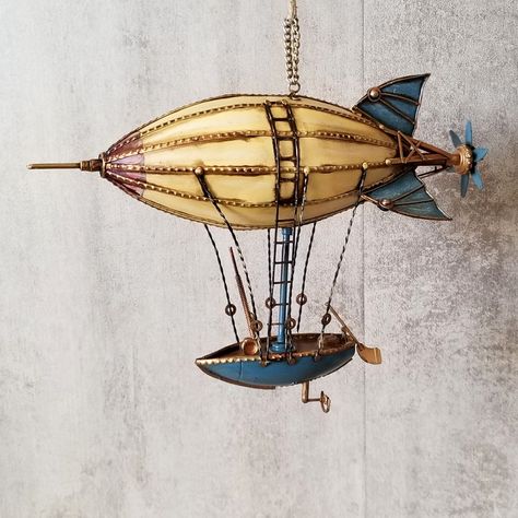 Steampunk Ship, Airship Art, Hot Air Balloon Craft, Steampunk Airship, Arte Steampunk, Western Restaurant, Balloon Crafts, Spiderman Pictures, Metal Garden Art