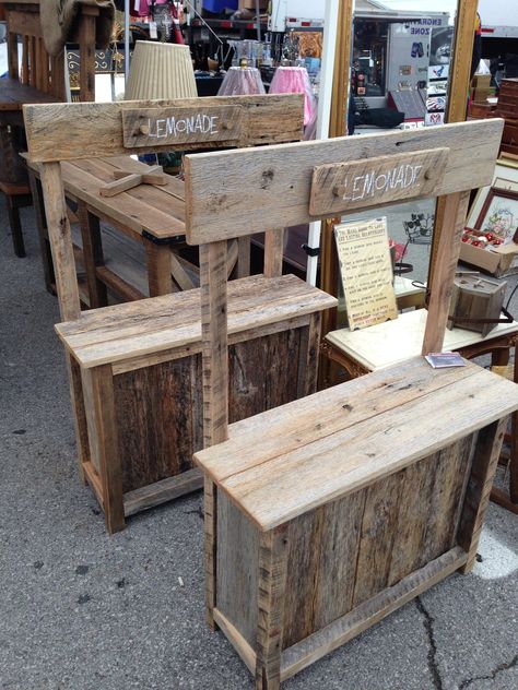 Lemonade Stands for the kids!! $125 Pallet Lemonade Stand, Lemonade Stand Ideas, Limonade Bar, Kids Lemonade Stands, Barn Wood Furniture, Diy Lemonade Stand, Kids Lemonade, Diy Lemonade, Lemonade Stands