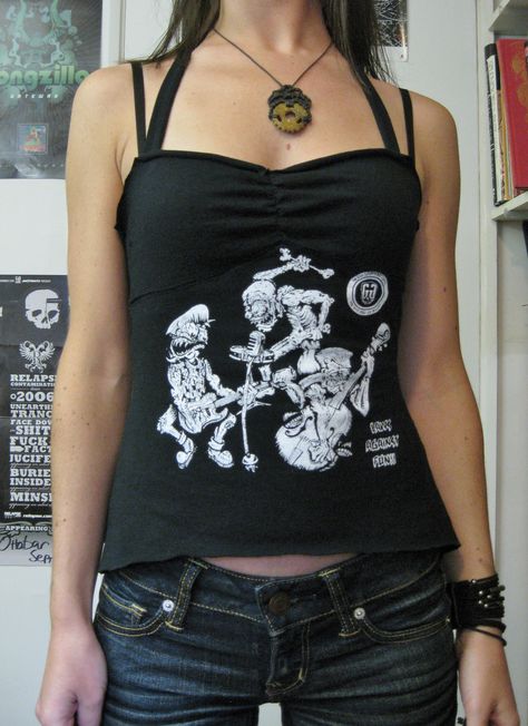 T Shirt Alterations Diy, Diy Punk Shirt, Upcycling Shirts, Punk Witch, T Shirt Reconstruction, Shirt Alterations, Bohemian Punk, Psychobilly Fashion, Oc Clothes