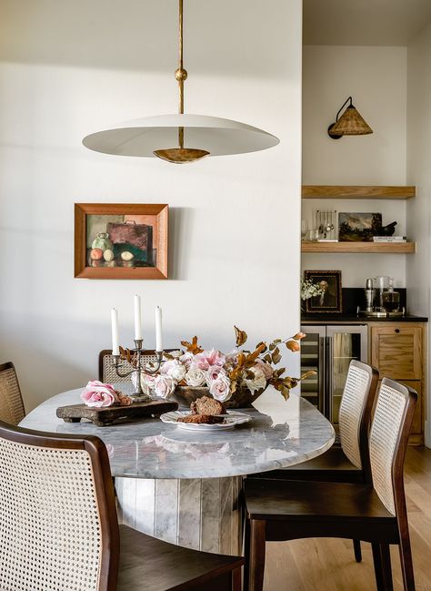 Marble Pedestal Dining Table, Modern Farmhouse Dining Room, Modern Farmhouse Dining, Country Dining Rooms, Modern Vintage Decor, Marble Dining, Pedestal Dining Table, Dining Room Inspiration, Dining Table Marble