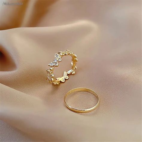 Moving Butterfly, خواتم خطوبة, قلادات متدلية, Butterfly Rings, Hand Jewelry Rings, Rings Dainty, Pretty Jewelry Necklaces, Gold Rings Fashion, Gold Ring Designs