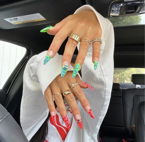 Mismatched Aesthetic, Mismatch Nails, Mismatched Nail Art, Crocodile Nails, Mismatched Nails, Summer Nails Ideas, Bad Nails, Nails Art Ideas, Aesthetic Korean