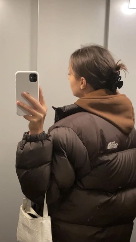 Brown North Face Puffer Outfit, North Face Coat Outfit, North Face Puffer Outfit, Puffer Jacket Aesthetic, Brown North Face Puffer, Brown North Face, Puffer Outfit, Uk Winter, Brown Puffer Jacket