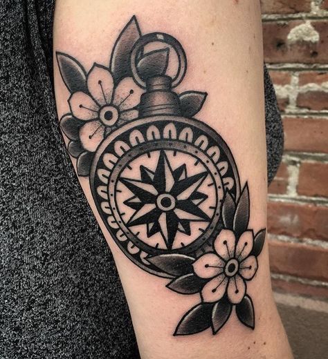 American traditional compass rose Traditional Compass Tattoo Black, Traditional Compass Rose Tattoo, Neotraditional Compass Tattoo, Tradition Tattoo Sleeve, American Traditional Compass Tattoo, Compass Tattoo Traditional, Nautical Tattoo Sleeve For Women, Old School Compass Tattoo, Rose Compass Tattoo