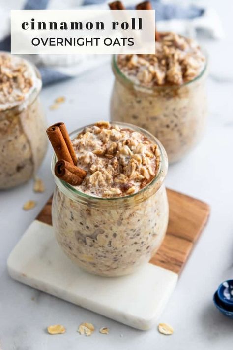 Cinnamon, rolled oats and brown sugar make these cinnamon roll overnight oats a delicious way to start your day. These best part? This easy breakfast recipe is ready for you when you wake up! #overnightoats #cinnamonoats #cinnamonrollovernightoats #breakfastrecipe #mealprep #overnightoatmeal Salad Condiments, Cinnamon Roll Overnight Oats, Brekkie Ideas, Low Calorie Overnight Oats, Seafood Sandwich, Appetizers Fruit, Oats With Yogurt, Soup Seafood, Overnight Oats In A Jar