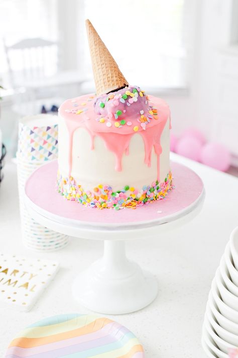 Ice Cream Cookie Sandwich Bar, Ice Cream Party Cake, Ice Cream Social Birthday Party, Cream Balloons, Ice Cream Birthday Party Theme, Ice Cream Balloons, 4de Verjaardag, Ice Cream Party Theme, Ice Cream Birthday Cake