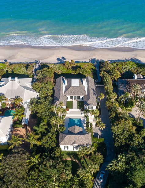 Ocean Front Homes Exterior, Beach Mansions, White Beach House, Emerging Markets, Beach Mansion, Ocean Front Homes, Florida Beach House, Bloxburg Kitchen, Beach Estate