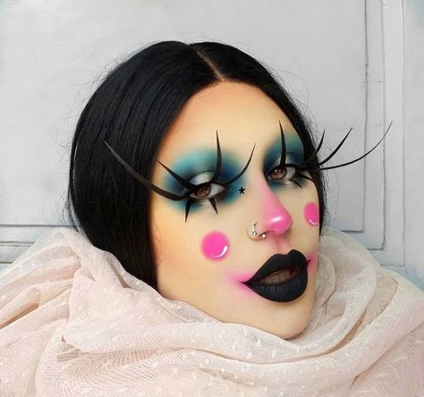 Glam Clown, Makeup Looks Ideas, Funky Makeup, Halloween Makeup Scary, Drag Makeup, Halloween Makeup Inspiration, Zombie Makeup, Creative Eye Makeup, Stage Makeup