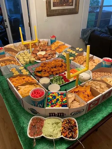 110+ Super Bowl Party Food Ideas and Appetizers - HubPages Superbowl Party Food Ideas, Snack Stadium, Super Bowl Party Food, Football Party Foods, Kreative Snacks, Bowl Party Food, Football Snacks, Football Party Food, Party Food Ideas