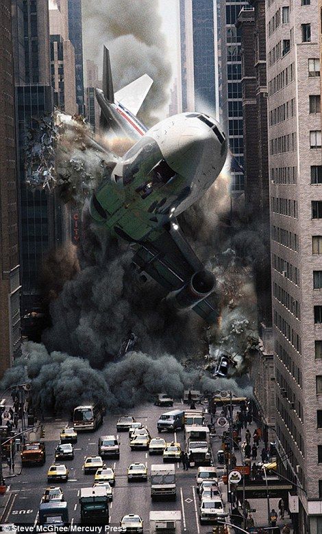 Artist Steve McGhee creates images of how the world might end | Daily Mail Online - post-apocalyptic natural disaster art - plane crashing on Manhattan city streets Art Apocalypse, Apocalypse Landscape, Photorealistic Portraits, Post Apocalyptic City, Apocalypse World, Apocalypse Aesthetic, Post Apocalyptic Art, Apocalypse Art, Saint Esprit