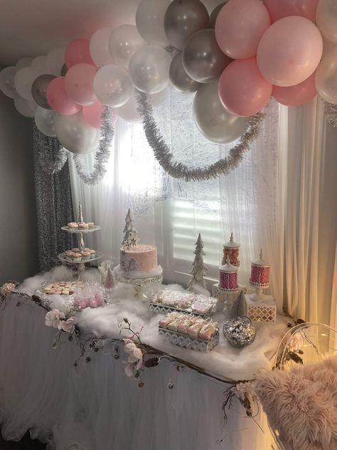 Winter Wonderland Baby Shower | CatchMyParty.com Snowflake Baby Shower Ideas, Baby Shower Winter Wonderland, December Baby Shower Ideas, January Baby Shower, Winter First Birthday, Winter Baby Shower Decorations, First Birthday Ideas, Baby Shower Girl Diy, Baby Shower Decorations Neutral