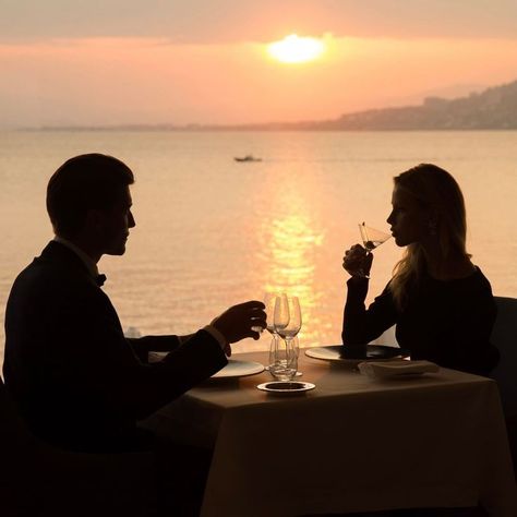 Cheer Couples, Dinner Couple, Sunset Restaurant, Couples Dinner, Restaurant Aesthetic, Dinner Restaurants, Dinner Cruise, Billionaire Lifestyle, French Riviera