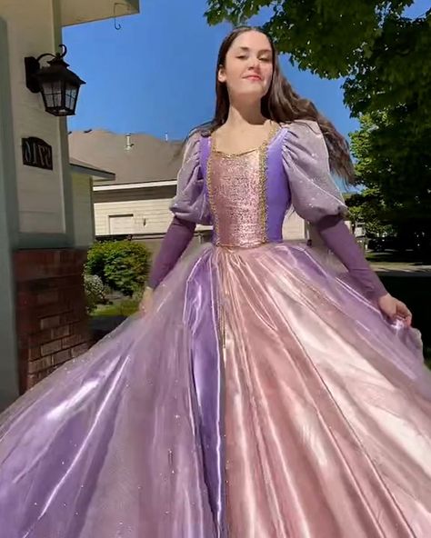 17M views · 328K reactions | Disney princess dresses in real life | The Walt Disney Company, dress | My dream is to have one of these real life princess dresses 👸✨ | By Tyla | Facebook Real Life Princesses, Gold Prom Dresses, Disney Princess Dresses, Walt Disney Company, Princess Dress, Walt Disney, Real Life, Prom, Prom Dresses