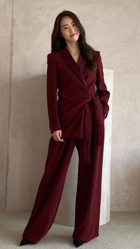 Maroon Blazer Women, Maroon Suit, Maroon Blazer, Maroon Outfit, Silk Blazer, Business Outfits Women, Maroon Dress, Elegant Makeup, Casual Day Outfits