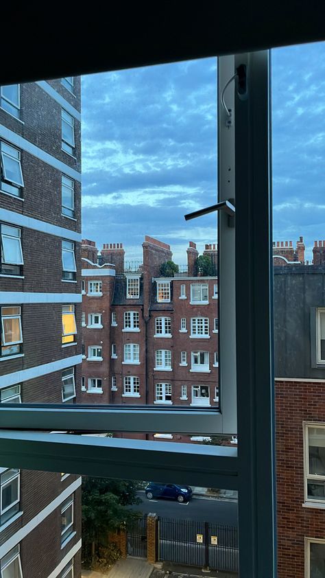 Good Morning Window View, House London Aesthetic, London View Aesthetic, Apartment London Aesthetic, England Apartment Aesthetic, Life In Uk Aesthetic, London Snapchat Stories Morning, Uk Flat Aesthetic, London Aesthetic Apartment