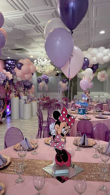 Minnie Mouse Candy Bags, Minnie And Daisy Birthday Party, Girls Barbie Birthday Party, Daisy 1st Birthday, Daisy Birthday Party, Minnie And Daisy, Minnie Mouse Birthday Theme, Baby Birthday Photoshoot, Birthday Venues