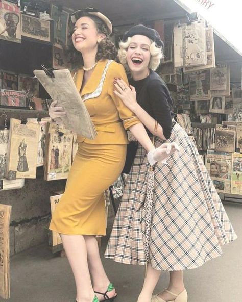 Born In The Wrong Era, Fashion Dress Up Games, Tea Length Bridesmaid Dresses, Mode Retro, Vintage Fashion 1950s, Bollywood Dress, Fotografi Vintage, Look Retro, Fashion 1950s