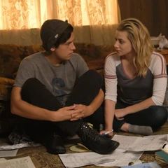 Chapter Seventeen: The Town That Dreaded Sundown | Archieverse Wiki | FANDOM powered by Wikia Fiction Couples, Sardonic Humor, Riverdale Bughead, Riverdale Season 2, Jug Head, Cole Sprouse Funny, Lili Reinhart And Cole Sprouse, Cole Sprouse Jughead, Haley Lu Richardson