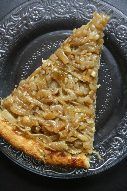 Tarte Tatin aux oignons, recette - Vegan Pratique Mood Drinks, Tarte Tatin Recipe, Tarte Vegan, Pizza Wraps, Veggie Pasta, Savoury Baking, Vegetarian Cooking, Sweet Cakes, Vegan Life