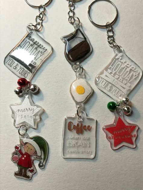 Shrink Sheet Crafts, Plastic Charms Diy, Shrink Sheets Ideas, Plastic Shrink Keychain, Shrink Plastic Christmas, Shrinking Paper Ideas, Shrinking Plastic Keychain, Shrink Paper Crafts, Shrink Dink Keychain