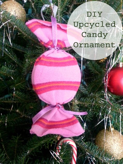 How to Make DIY Upcycled Candy Ornaments | Sarah's Cucina Bella | Quick and easy recipes from scratch Candy Decorations Diy, Diy Christmas Candy, Candy Christmas Tree, Easy Holidays Crafts, Holiday Crafts Diy, Candy Ornaments, Christmas Tree Decorations Diy, Homemade Ornaments, Recipes From Scratch