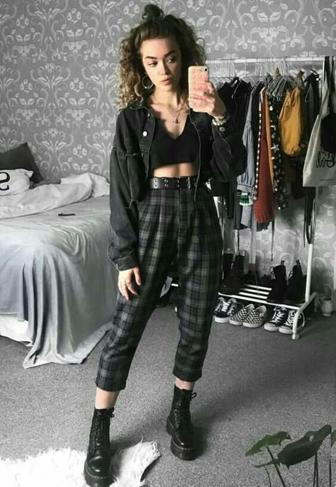 Mode Edgy, Look 80s, Look Grunge, Outfits Edgy, Cutest Animals, Looks Black, Alternative Outfits, Plaid Pants, Edgy Outfits