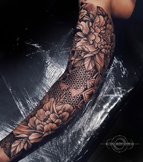 Peonies And Mandala Tattoo Design, Peony Tattoo Mandala, Mandela And Peony Tattoo, Mandala Arm Sleeve, Peony Mandala Tattoo, Flower And Mandala Tattoo, Mandala Sleeve Tattoo, Mandala Tattoo Sleeve Women, Flower Mandala Tattoo