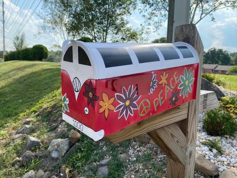 Mailbox Ideas Unique Paint, Colorful Mailbox Ideas, Mailbox Makeover Diy Paint, Funky Mailbox Ideas, Painted Mailbox Ideas Diy, Mailbox Painting Ideas, Nautical Mailbox, Cute Mailbox, Hand Painted Mailboxes