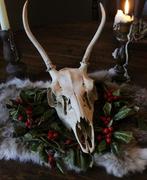 Yule Dark Aesthetic, Christmas Spirit Aesthetic, Yule Astetic, Pagan Yule Aesthetic, Yule Witch Aesthetic, Pagan Christmas Aesthetic, Dark Yule Decor, Yule Winter Solstice Aesthetic, Dark December Aesthetic